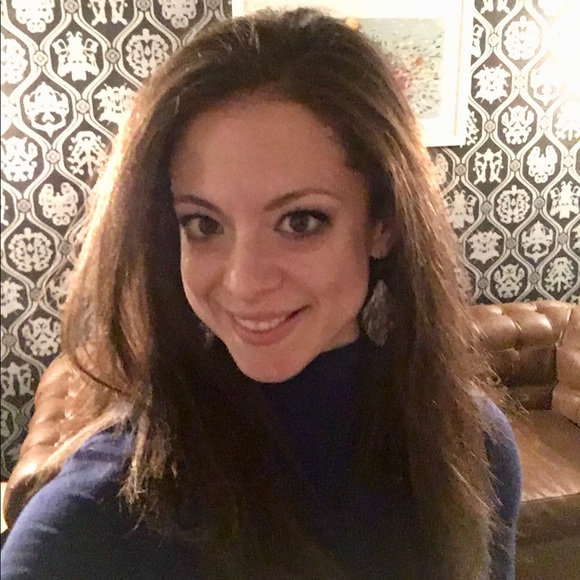 Meet your Posher, Jenn - Picture 1 of 1